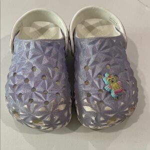 CROCS Purple and White Slippers with Geometric Design
